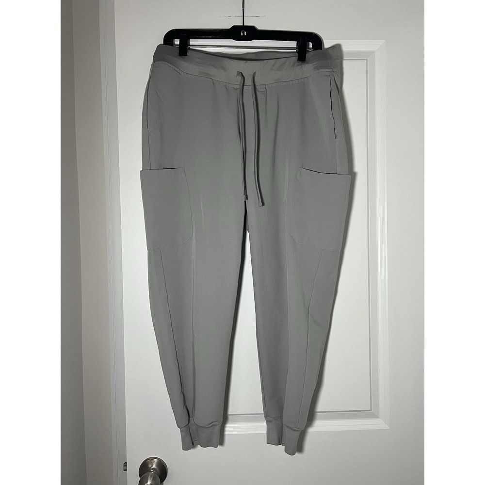 Mandala Cloud‎ Light Grey Scrubs Size Large/petite Scrub Set
